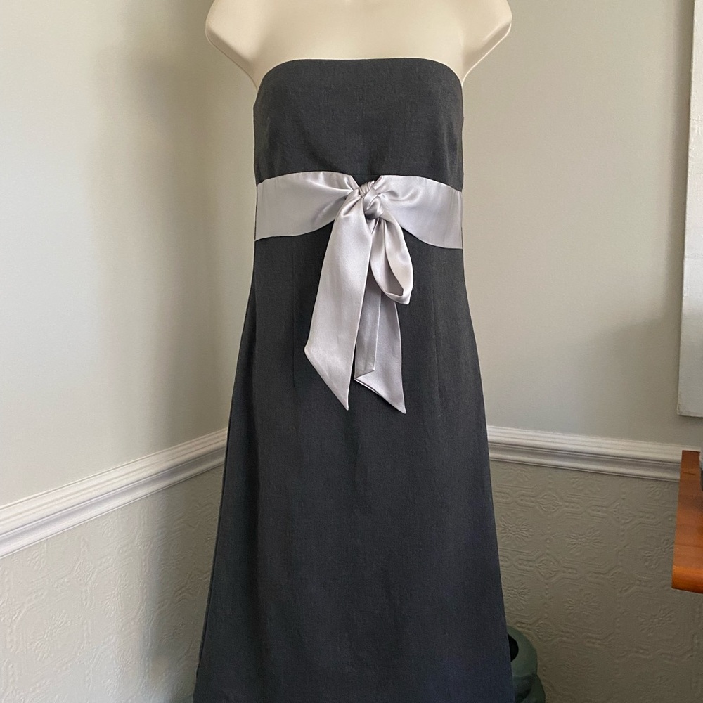 Elegant Gray Strapless Dress with Silver Silk Bow